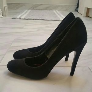 *SOLD* ABS By Allen Schwartz Black Pumps Size 8